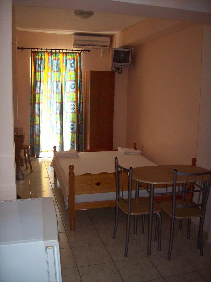 Petros Studios Poros (Kefalonia) Quarto foto